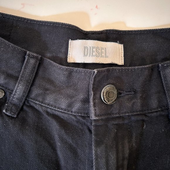 Low Rise Fring Jean Shorts | Diesel - Picture 6 of 11